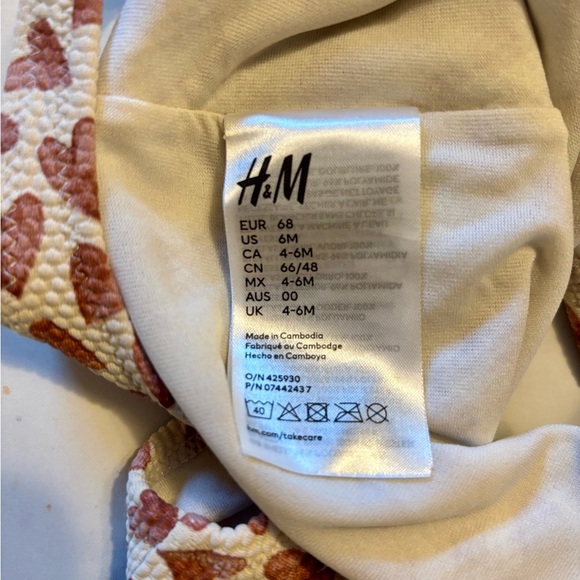 Heart Patterned Baby Swimsuit - Picture 2 of 3